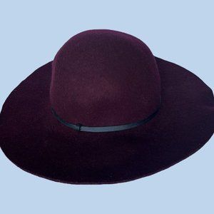 TARGET BRAND WOMEN'S HAT IN BURGUNDY